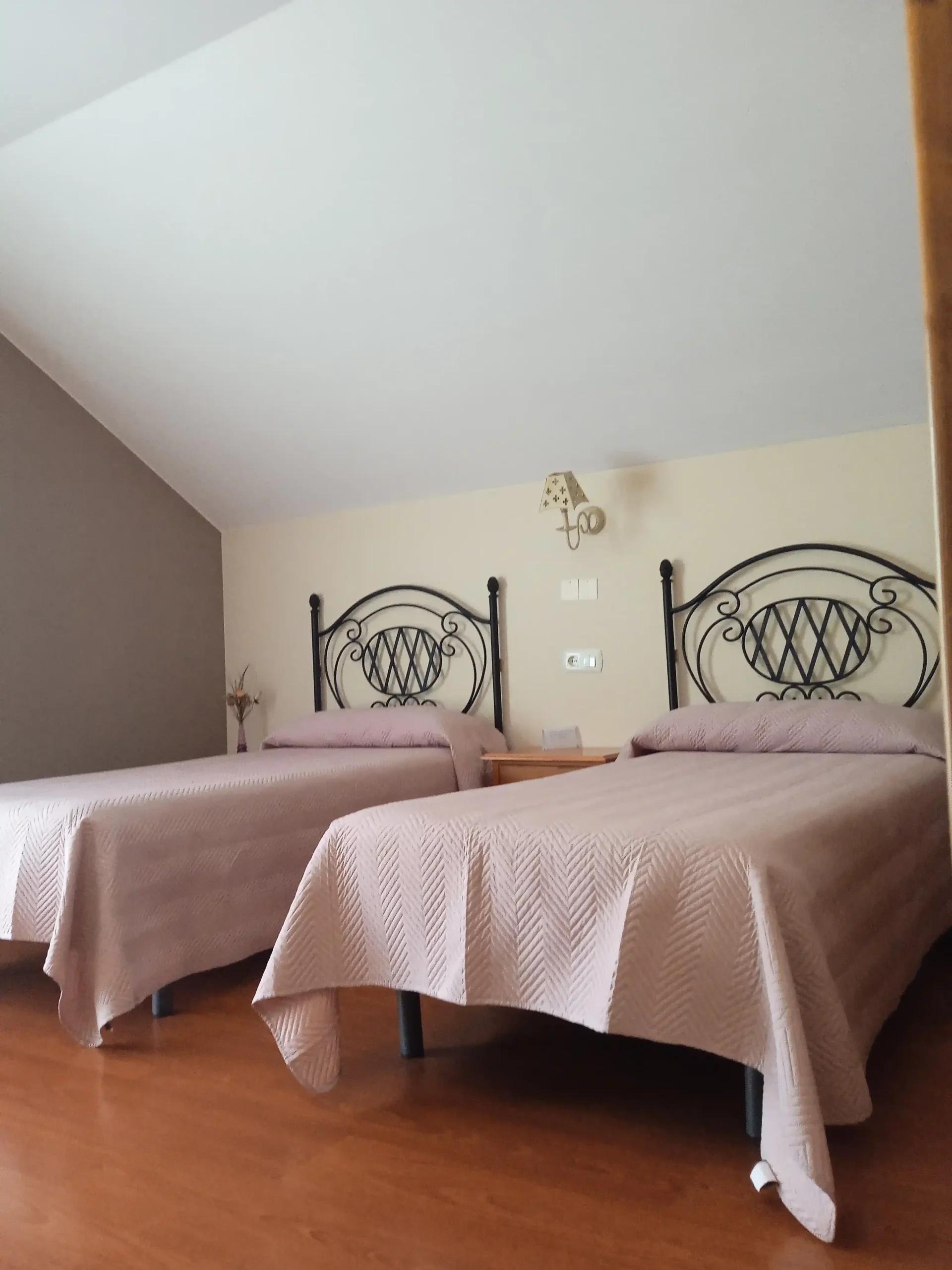 1-corona-galeria_el-aposento-de-babia