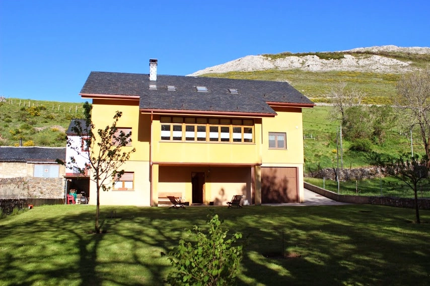 1-exterior-galeria_el-aposento-de-babia
