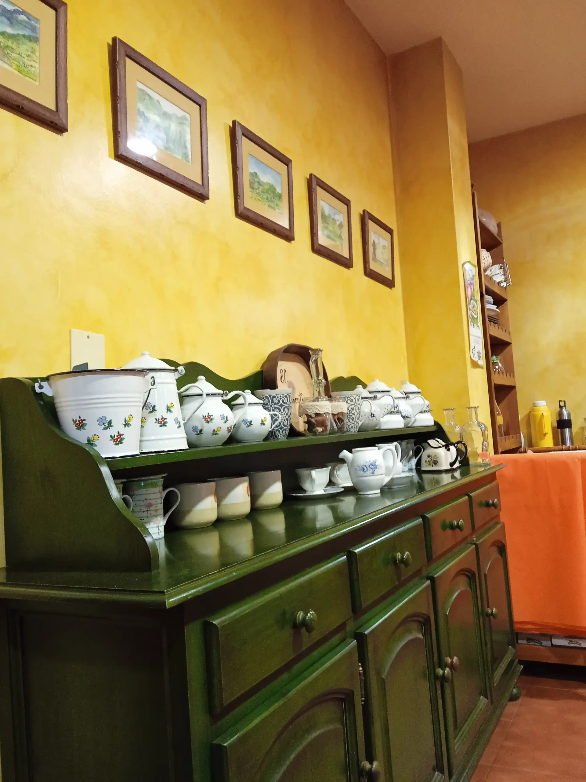 10-salon-comedor-galeria_el-aposento-de-babia