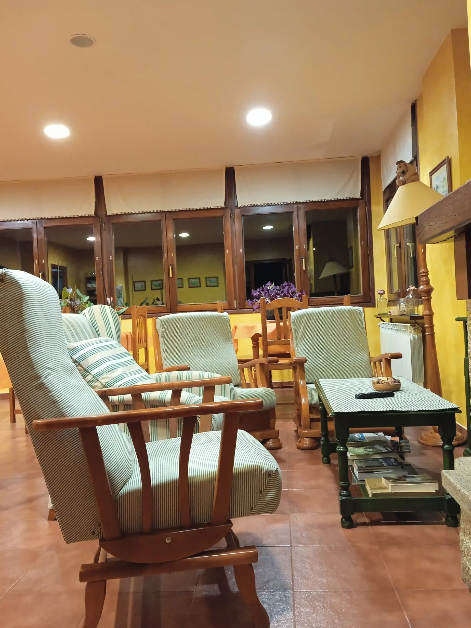 12-salon-comedor-galeria_el-aposento-de-babia