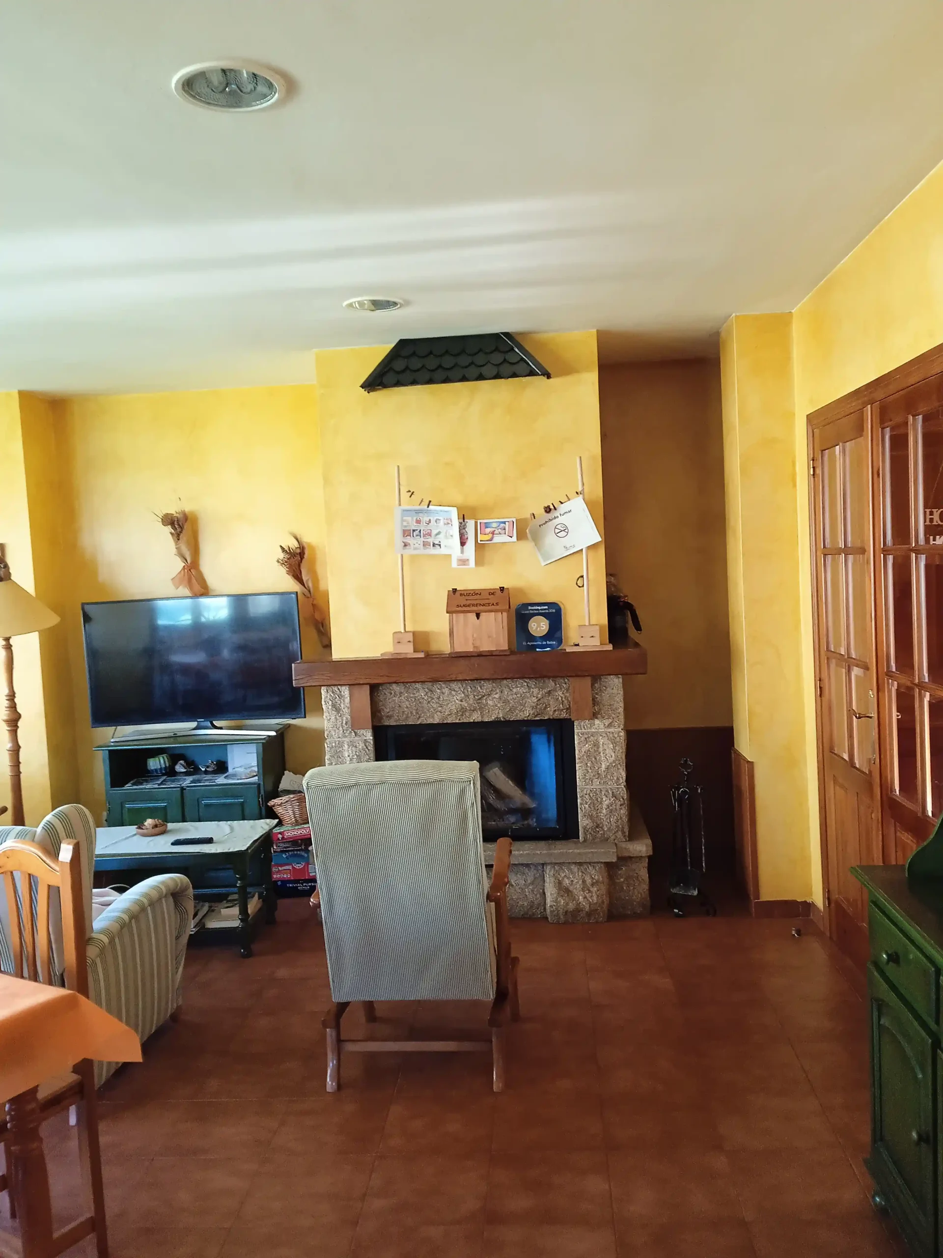 16-salon-comedor-galeria_el-aposento-de-babia