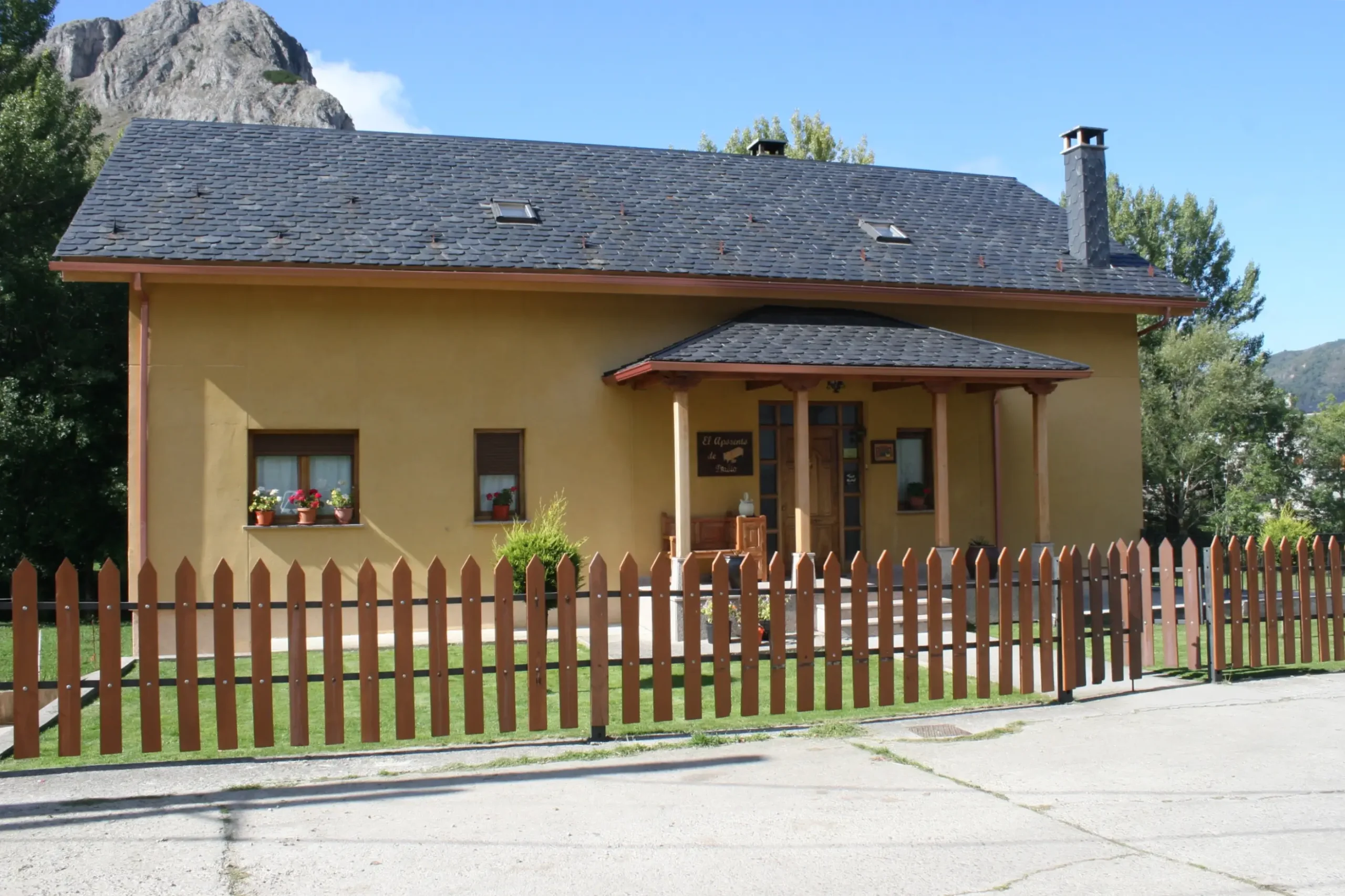 2-exterior-galeria_el-aposento-de-babia