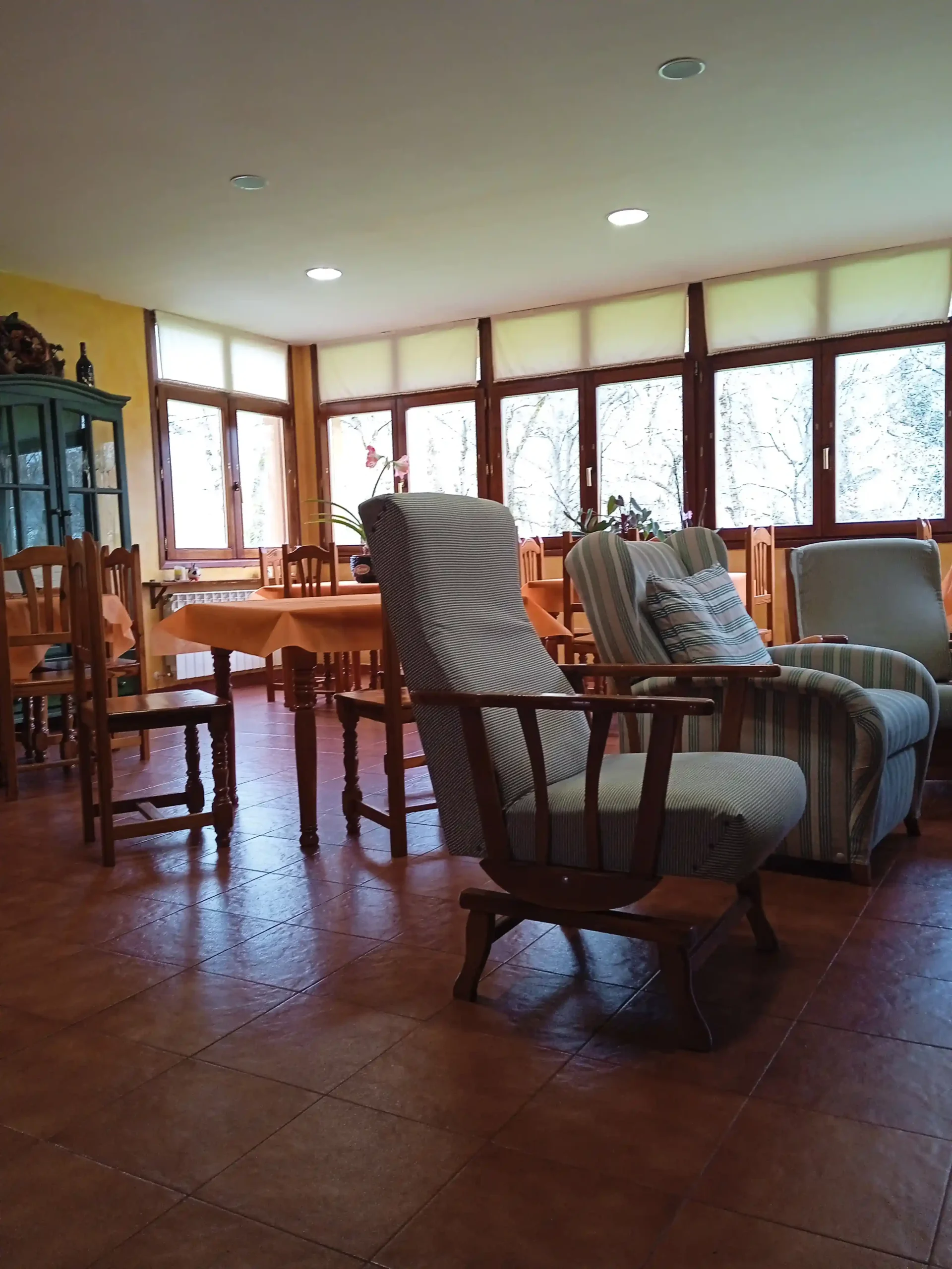 2-salon-comedor-galeria_el-aposento-de-babia
