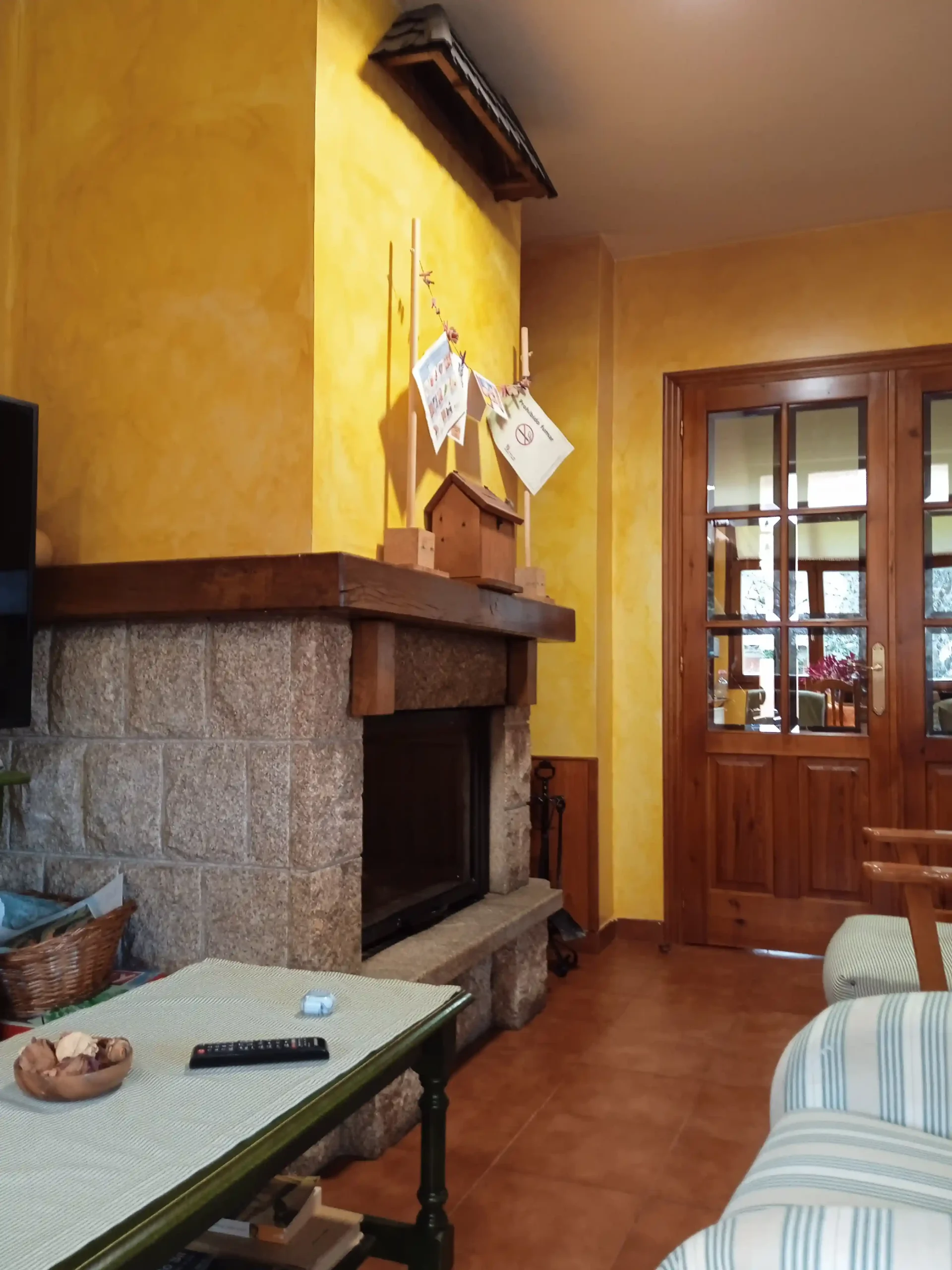 5-salon-comedor-galeria_el-aposento-de-babia